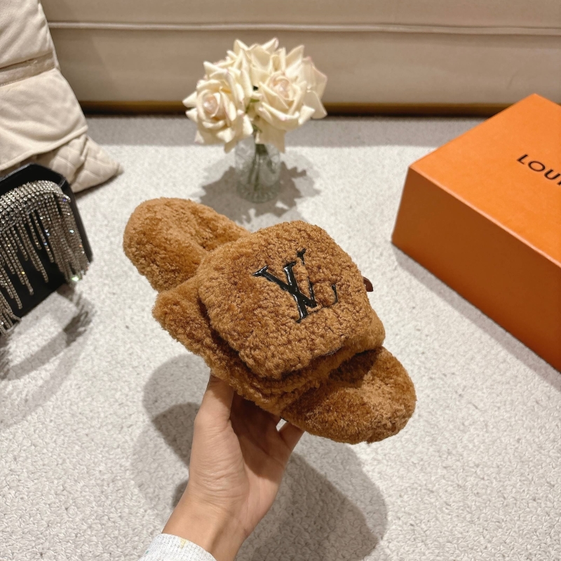 l0vis Vvtt0n slippers